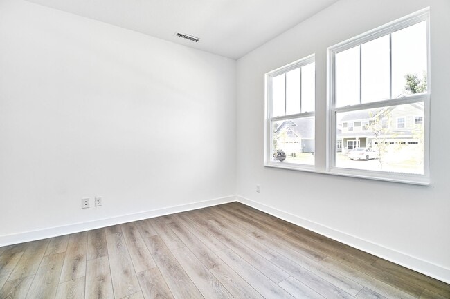 Photo - 408 Eisenhower St