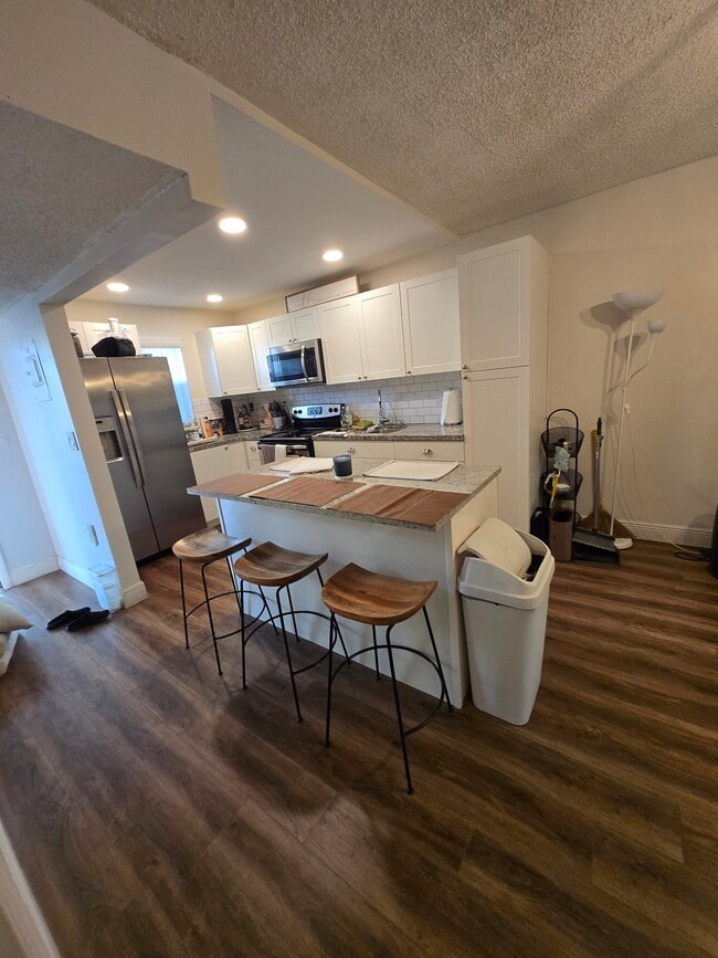 Photo - 7420 Stirling Rd