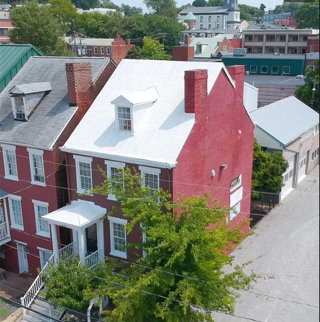 Photo - 211 N 18th St Apartments Unit 1