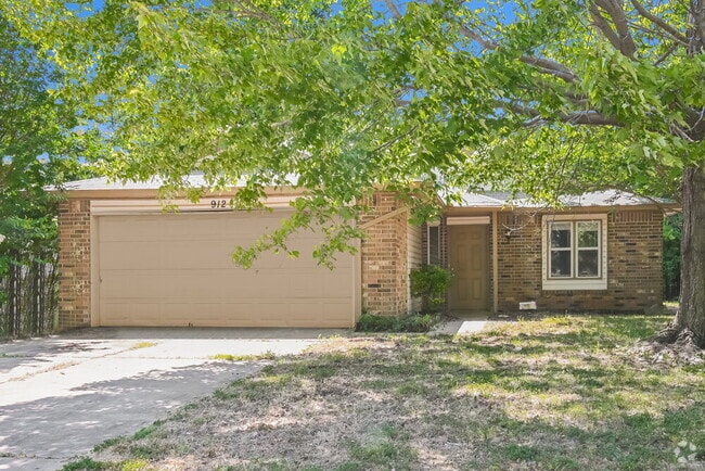 Building Photo - 912 Branchwood Dr Rental