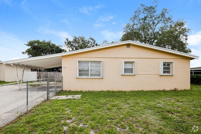 Building Photo - 3501 SW 32 Ave Rental