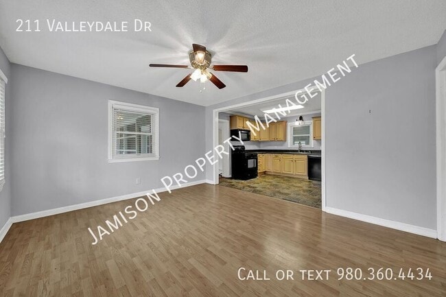 Photo - 211 Valleydale Dr