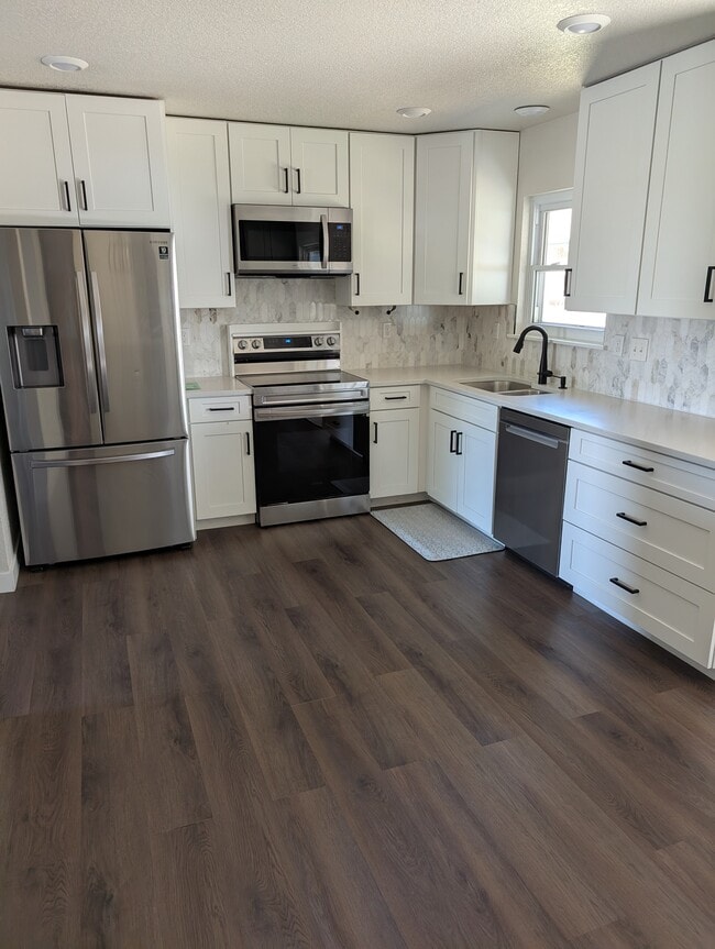 Kitchen - 3604 S Olathe St