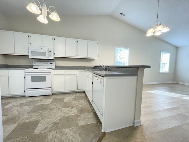 601 Peletier Loop Rd