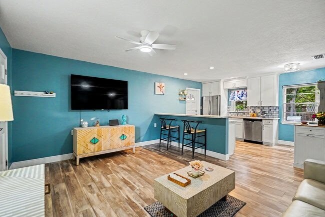 Photo - 122 East Ct