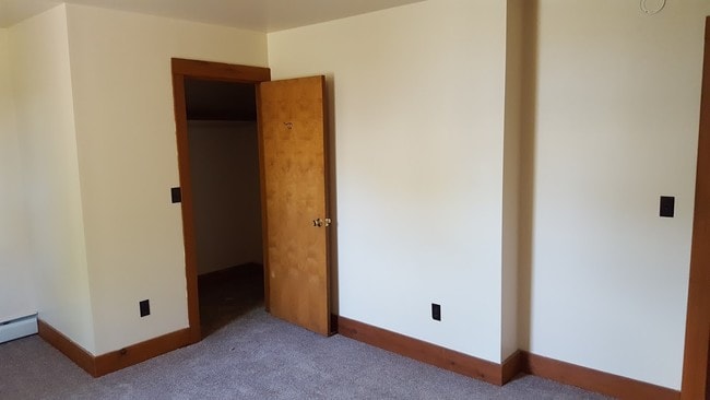 DORMITORIO 1 - 55 E Courtney St Unidad LOWER FRONT