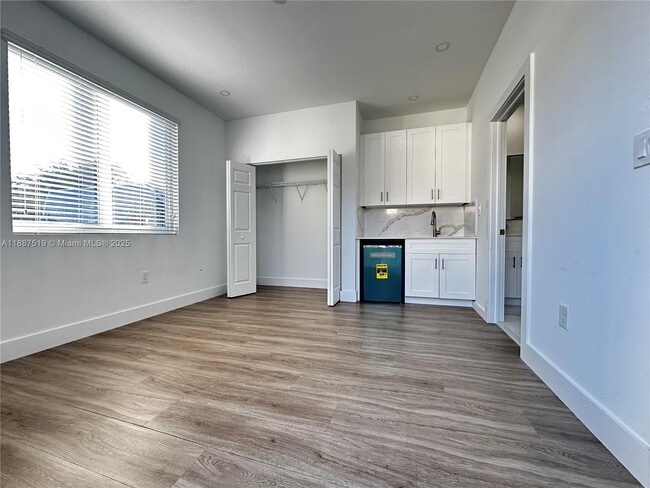 Building Photo - 2931 NW 57th St Unit A