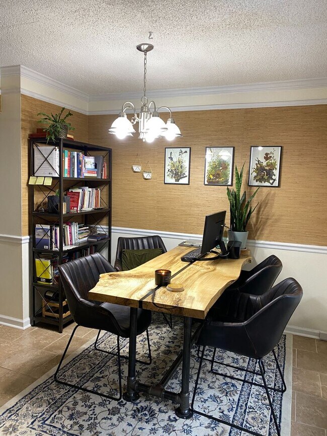 Photo - Stunning 2 bed, 2.5 bath townhouse just off the Oconee Connector