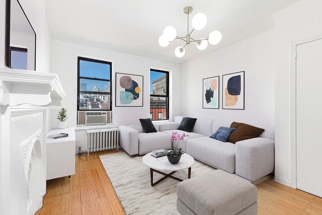 Building Photo - 242 Mulberry St
