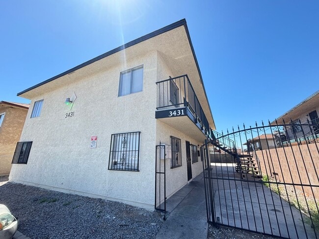 Building Photo - 3431 E Cheyenne Ave Unit 1