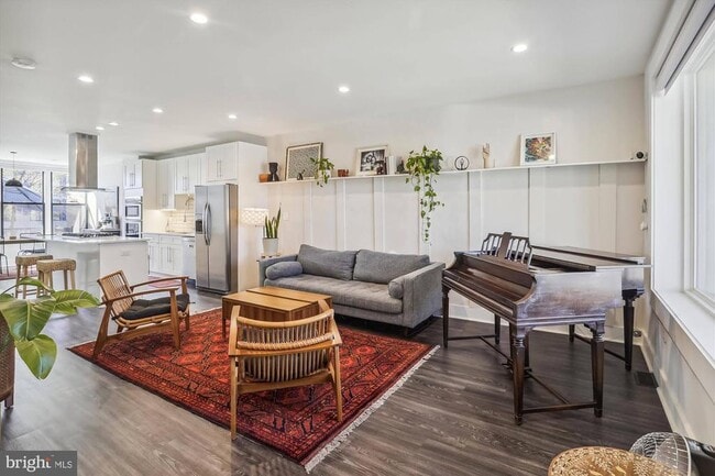 Photo - 416 Longfellow St NW