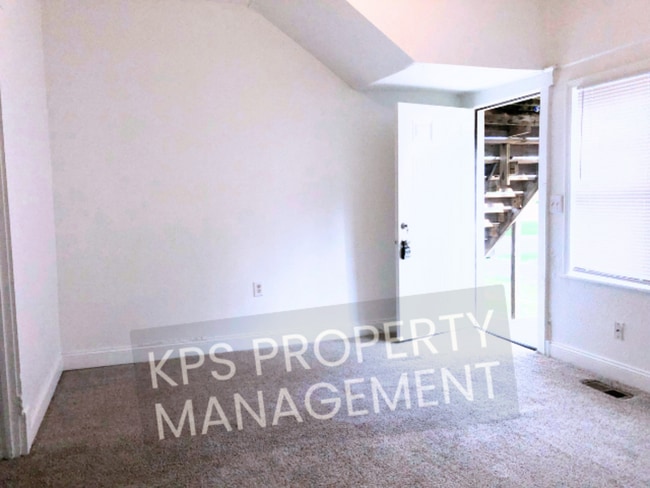 Photo - 665 S Kansas St