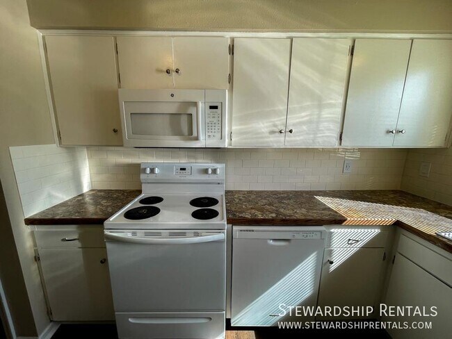 Photo - 1857 W 12th Ave