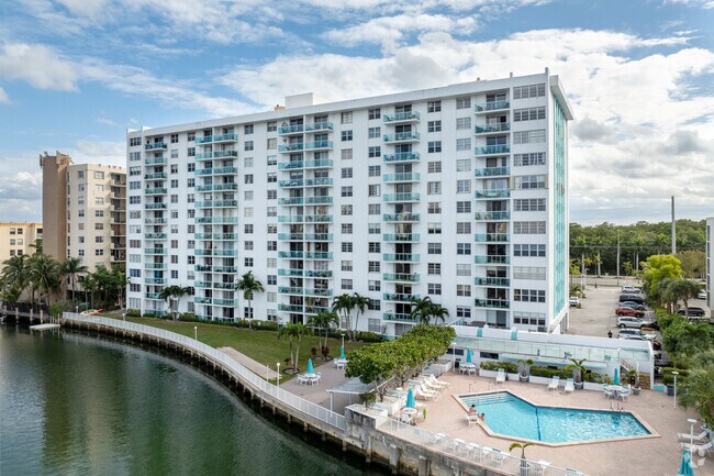 Photo - Stratford House Condominiums