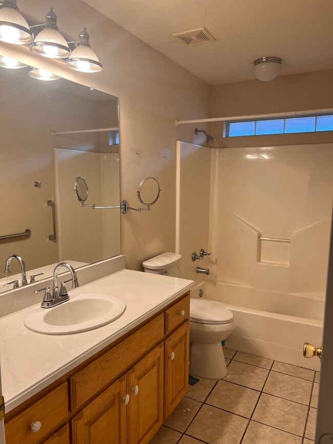 Photo - 411 Meadow Ln