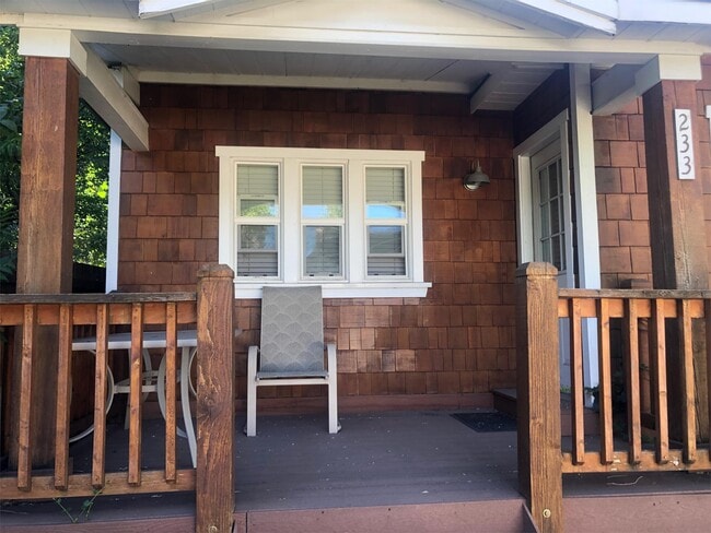 Photo - 233 S 900 E