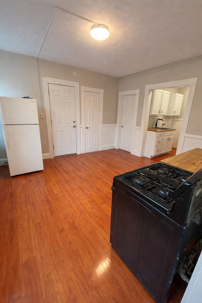 Building Photo - 49 Belden St Unit #2