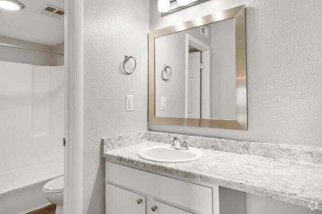 3HAB, 2BA - 1420 ft² - Baño principal - Highpointe Apartments