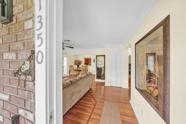 1350 Riverside Cir