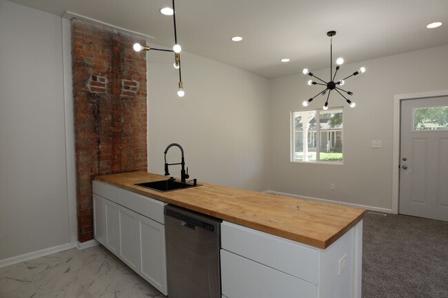 126-128 N Colorado Ave