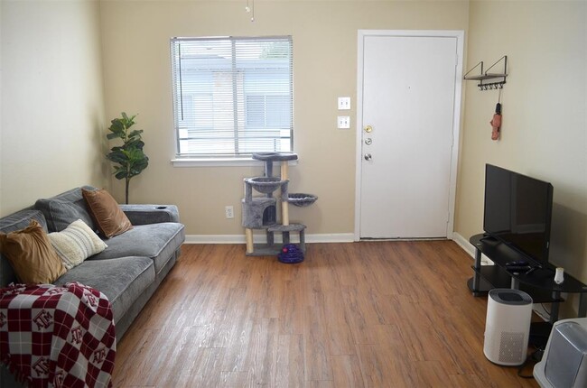 Photo - 2408 Longview St Unit 211