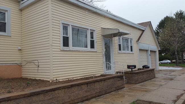 Photo - 270 N 1st Ave Apartments