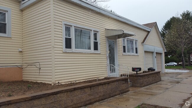 Building Photo - 270 N 1st Ave Rental