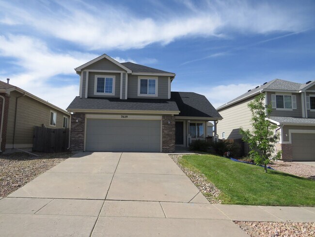 3-Bedroom in Stetson Hills - 3-Bedroom in Stetson Hills House