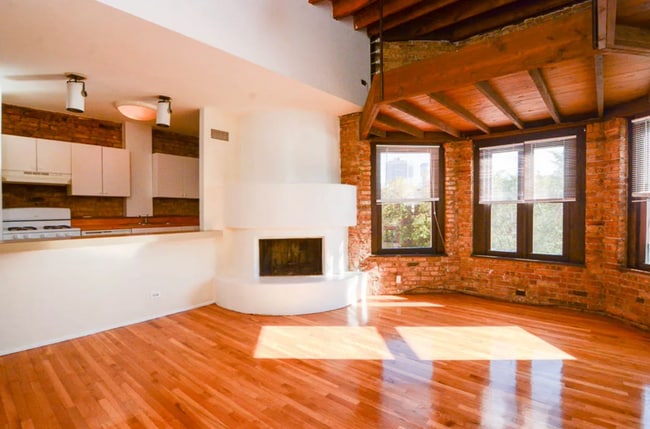 Building Photo - 553 W Wellington Ave Unit 2F