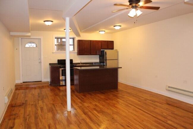 Photo - 1115 W Oakdale Ave Unit GDN