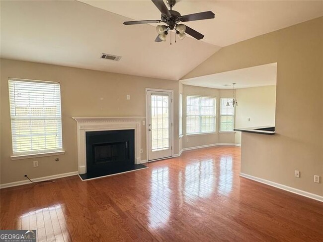 Photo - 5432 VILLAGE