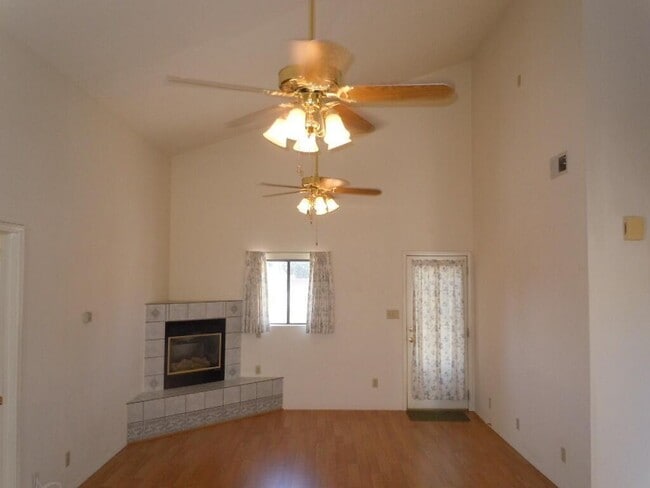 Photo - 2059 Columbia Ct NE