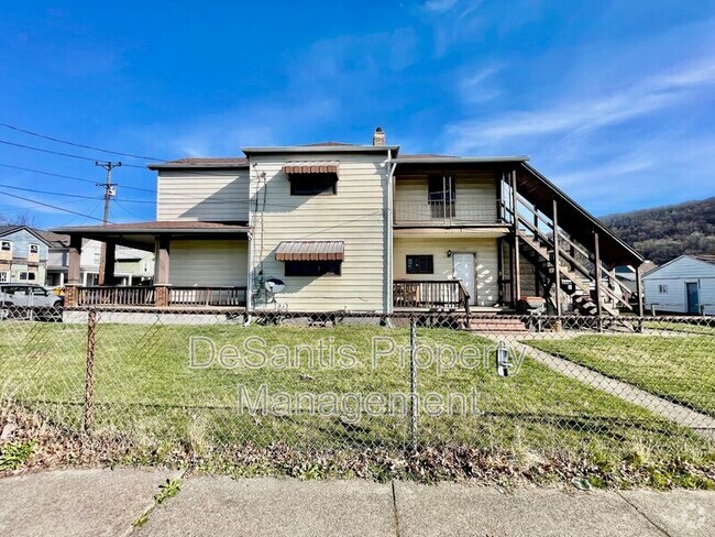 Building Photo - 1704 2nd St Unit 3 Rental