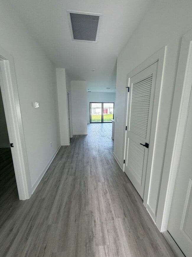 Photo - 2210 Wayne Ave S