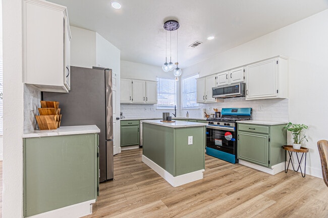 Photo - 841 Snapdragon Ln