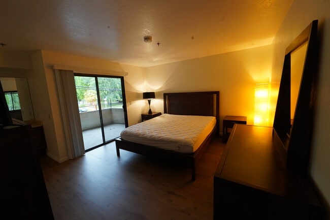 Building Photo - 1000 E California Blvd Unit 207
