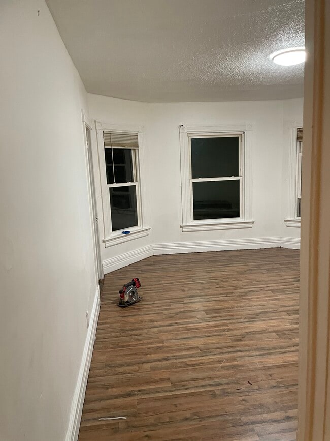 Building Photo - 24 Henry St Unit 2