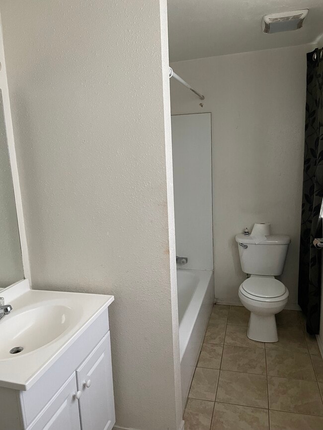 Photo - 276 Adams St Unidad B