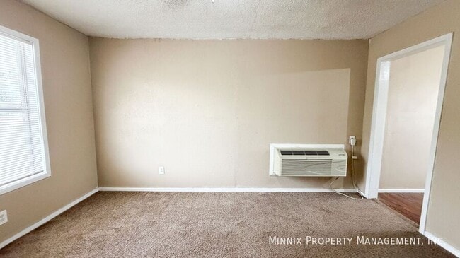 Photo - 310 E Lynn St