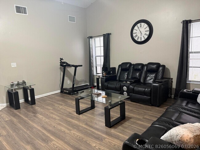 Photo - 13025 Meadowbreeze Dr