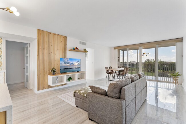 Photo - 3001 S Course Dr Unidad 502