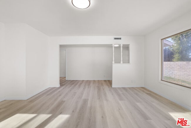 Photo - 20464 Elkwood St