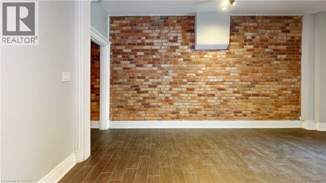 Photo - 477 King St E Unit 13