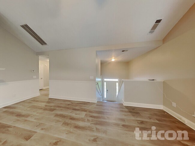 Photo - 287 Huntington Dr