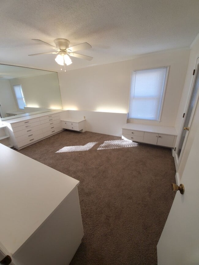 Photo - Home for Rent. Kerr Lake