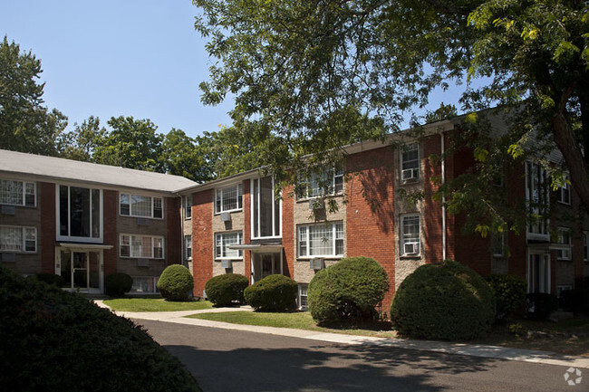 Building Photo - Evergreen Apartments