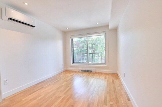 Photo - 3195 Av. Van Horne Unit 205