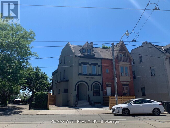 Photo - 1495 King St W