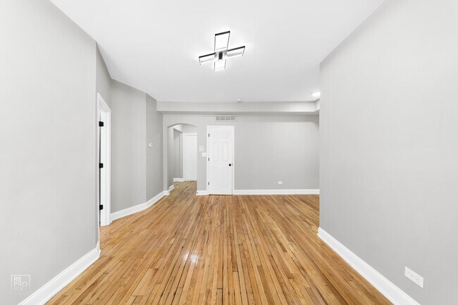 5832 W North