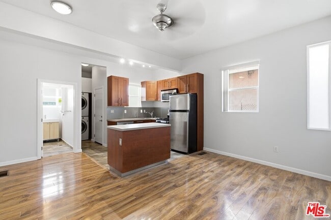 Building Photo - 141 W Ave 31 Unit 1